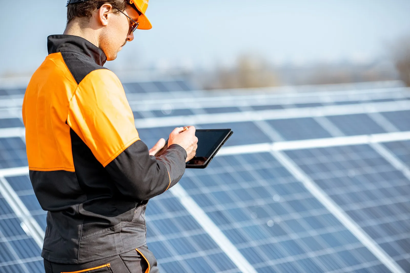Understanding Your Needs: We start with a detailed evaluation of your location, energy consumption, and goals. Using advanced tools, we analyze sunlight exposure, roof space, and infrastructure to craft a data-driven plan.