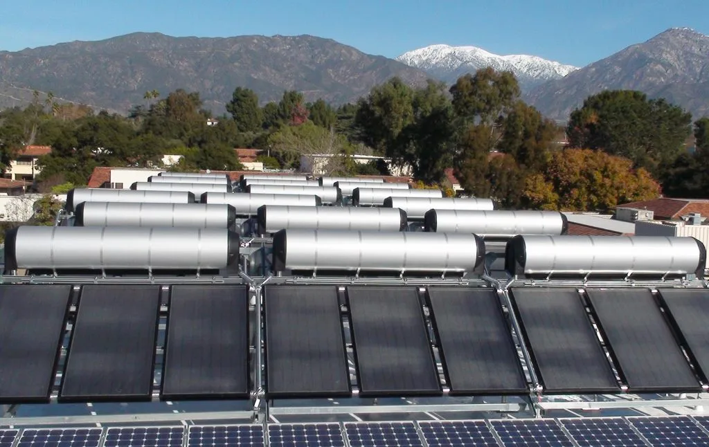 Heating water for commercial use can be a significant expense, especially for hotels, hospitals, and manufacturing units. Our Solar Water Heater Systems harness the sun’s energy to provide a reliable and cost-effective hot water solution.How It Works:
Solar thermal collectors capture sunlight and convert it into heat, which is then transferred to water stored in insulated tanks. This system operates independently of your electrical grid, ensuring consistent hot water supply without high energy costs.