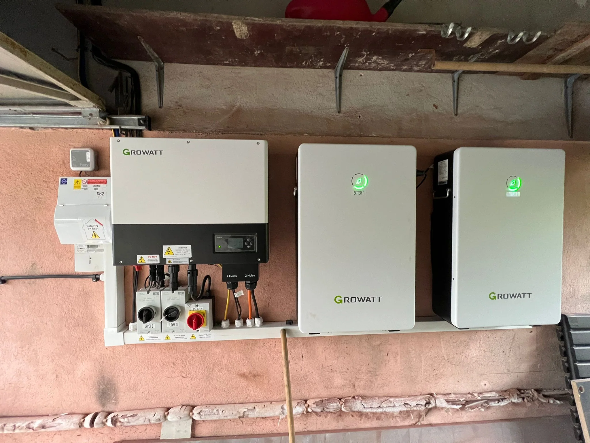 Power outages shouldn’t disrupt your life. Our solar battery systems store excess energy generated during the day, providing reliable backup power at night or during grid failures.